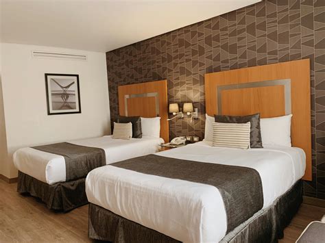 DOUBLE ROOM .